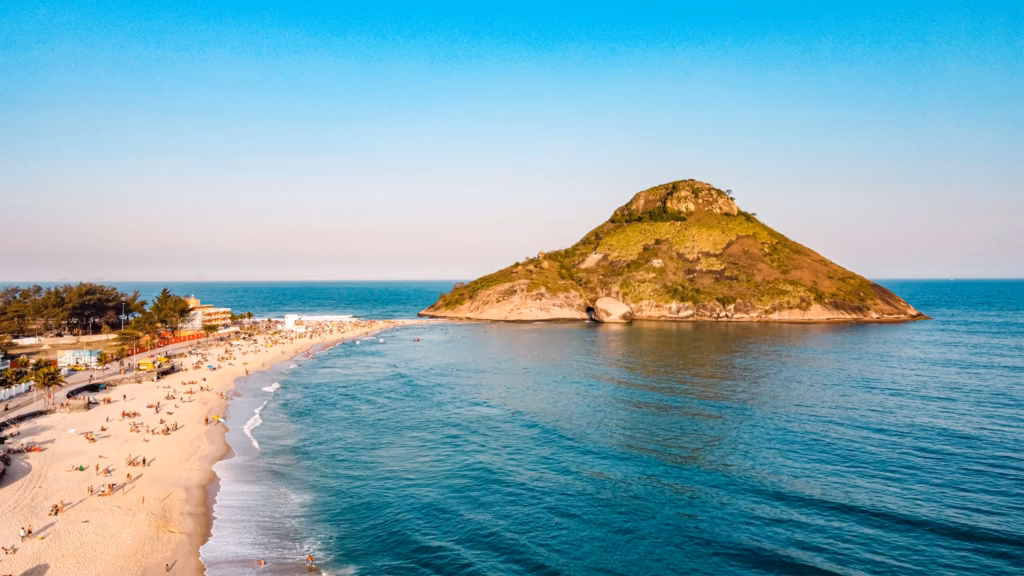 Vista panorâmica da Praia da Macumba, no Recreio dos Bandeirantes
